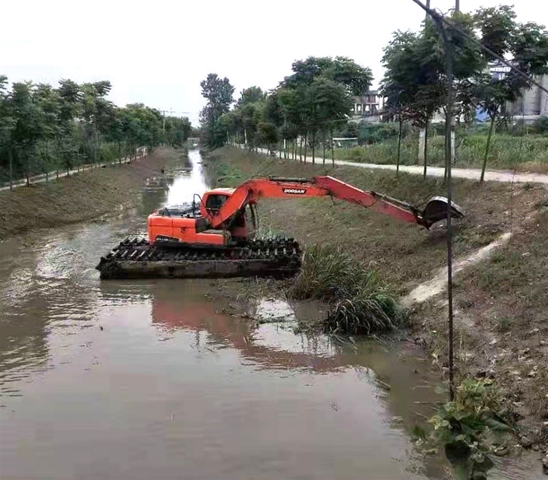 水陆两用挖掘机